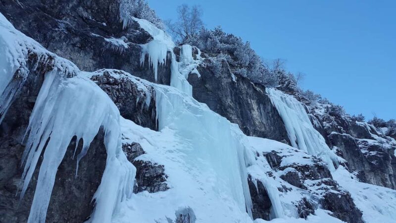 Oulu: Waterfall Hike with Campfire and Photos - Seasonal Changes: Summer vs. Winter Views