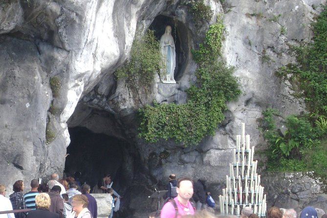 Our Lady of Lourdes, guided tour, on foot, of the sanctuary. - Meeting Point and Convenience