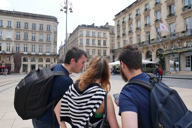 Outdoor escape-game | The Bordeaux robbery - Interacting with Your Digital Guide and Team