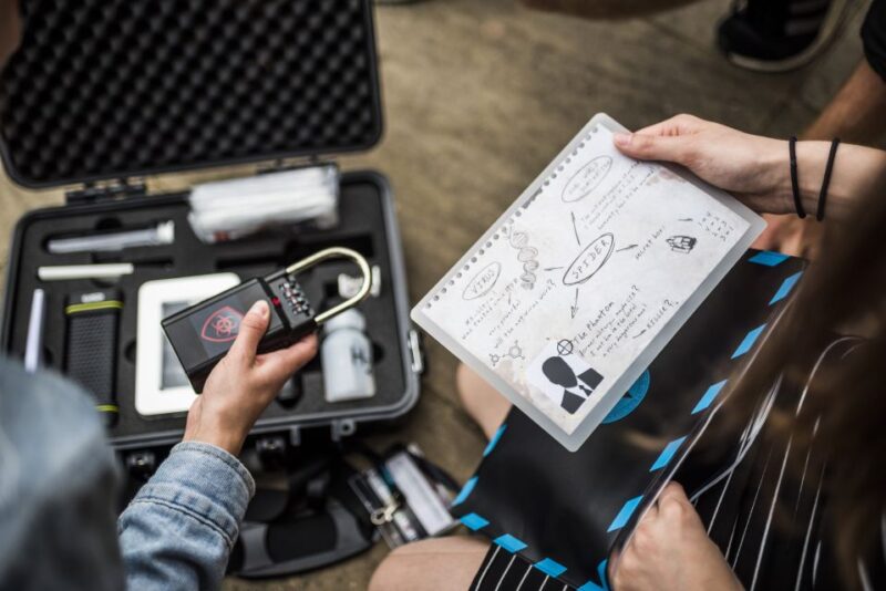 Outdoor Escape Game with Augmented Reality trough Zurich - Exploring Zurich’s Old Town on an Exciting Scavenger Hunt