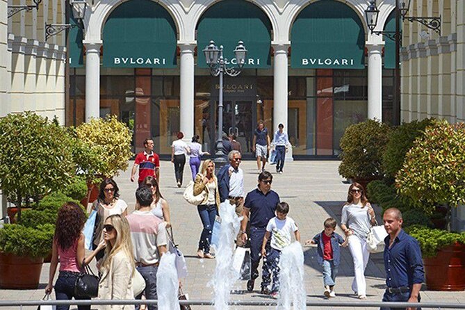 Outlet Serravalle o FoxTown Con Autista Privato Da Milano - Flexibility in Stops and Shopping Bags