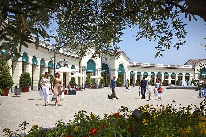 Outlet Serravalle o FoxTown Con Autista Privato Da Milano - Ease of Booking and Cancellation