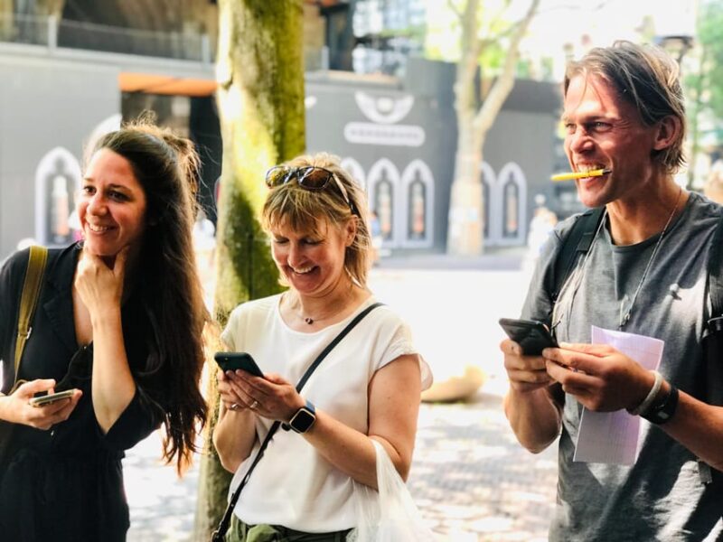 Outside Escape Amsterdam with your friend(s) and have fun! - The Value of an Interactive City Challenge