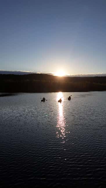 Överkalix - Lapland : Midnight Sun Kayaking Tour with Dinner - Paddle Across the Tranquil Arctic Lakes at Sunset