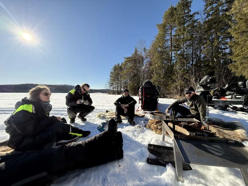 Överkalix - Lapland : Snowmobile Safari with Lunch and fika - Outdoor Lunch and Coffee Break in the Wilderness
