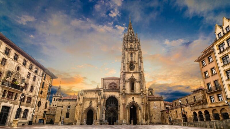 Oviedo: Cathedral Guided Tour - Key Points