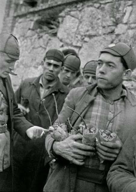 Oviedo: Tour de la Revolución de 1934 - Analyzing Myths and Facts in the 1934 Rebellion