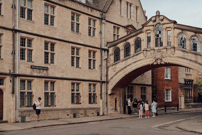 Oxford | Alumni-Led Walking Tour w/opt New College - Bodleian Library and Its Literary Treasures