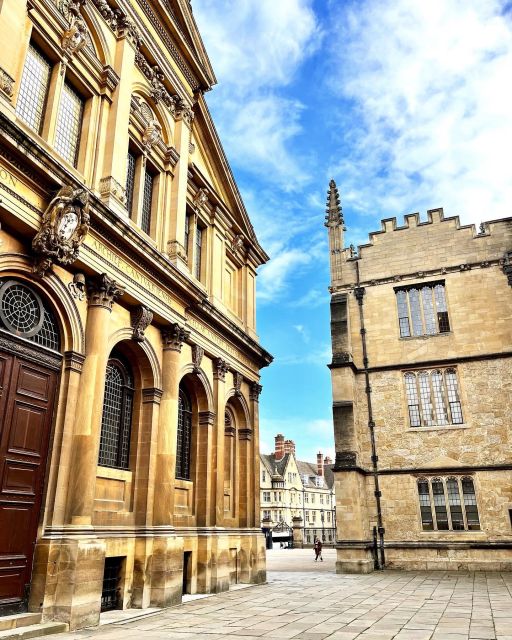 Oxford: City & University Tour with College entry included - Visiting the Martyrs Memorial and Historic Colleges