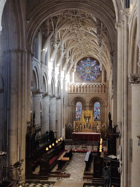 Oxford: Civil War History Guided Walking Tour - Trinity College Gates and the Legend of the Stuart Gates
