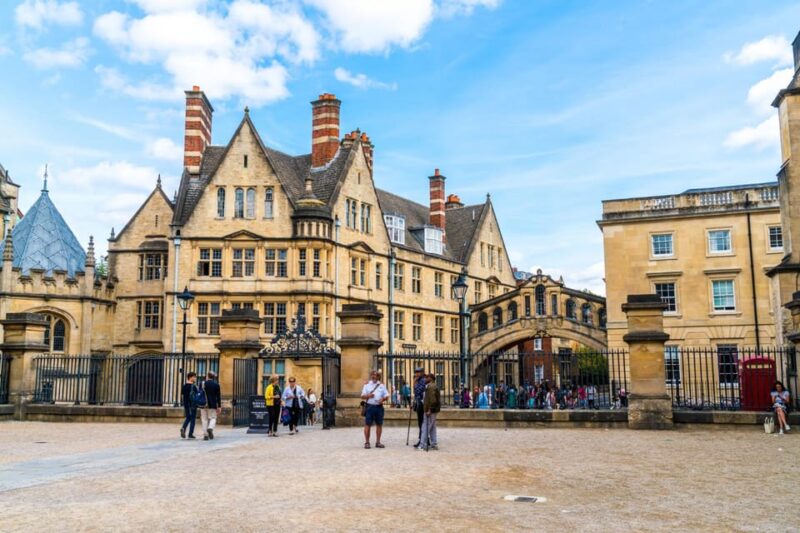Oxford: Express Walk with a Local in 60 minutes - Key Points