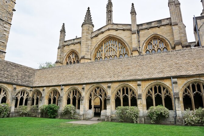 Oxford | Harry Potter Film Tour Led by University Alumni - The Iconic New College and the Ferret Gymnastics Scene