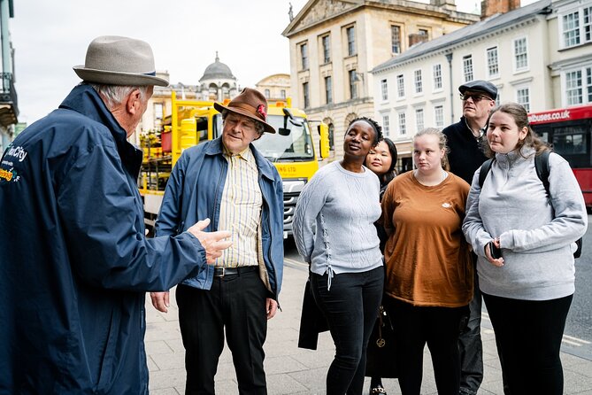 Oxford: Historic Pubs and Taverns Guided Walking Tour - Walking Along Oxford’s High Street and Medieval Alleyways