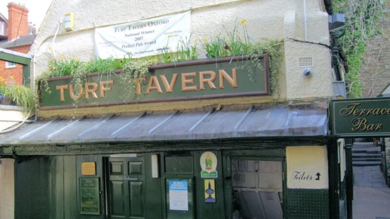 Oxford: Historic Pubs & Taverns Guided Walking Tour - Exploring Oxford’s Oldest and Most Famous Pubs