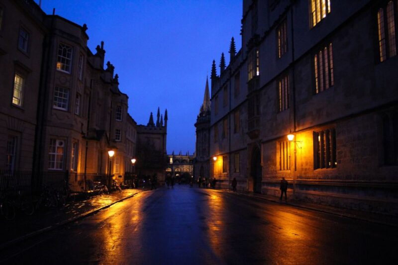 Oxford: Official Haunted Oxford Ghost Tour - The Architectural Beauty of Oxford After Dark