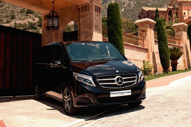 Oxford to Heathrow Airport private transfers - Seamless Oxford to Heathrow Airport Private Transfers for Up to 3 People