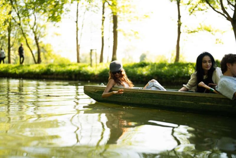 Oxford: University Private Punting Tour on River Cherwell - St. Hilda’s College Gardens and the River’s Charms