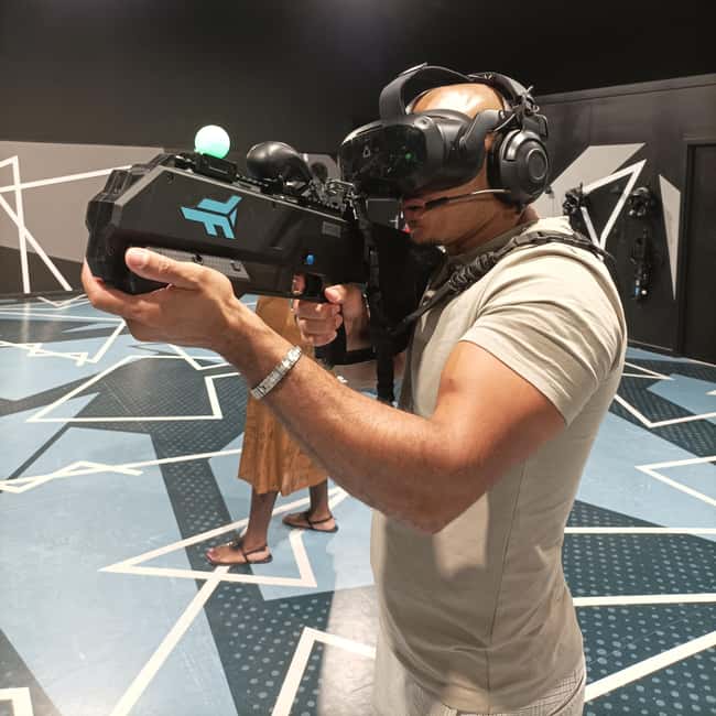 Oxmoz VR Toulouse: Virtual reality arena - Shooting games - Oxmoz VR Toulouse: Virtual Reality Arena with Shooting Games