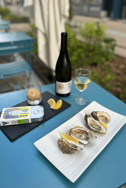 Oyster and white wine tasting in the heart of Montmartre - Flexibility and Cancellation Policy