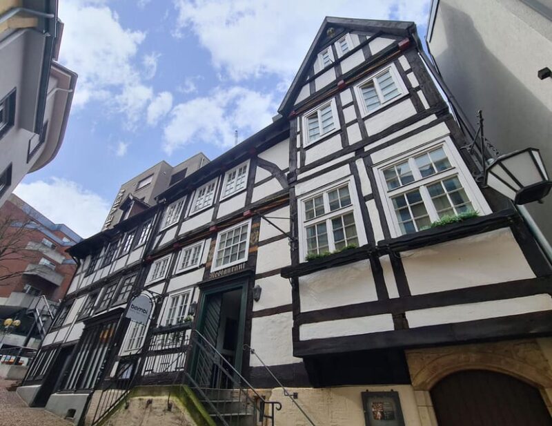 Paderborn: Nachtwächter-Führung (Erlebnistour) - Lanterns and Atmosphere: Creating a Unique Night Experience