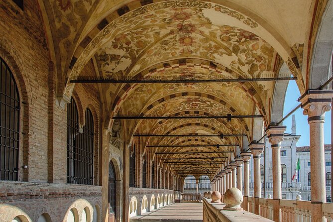 Padova Walking Tour with Audio and Written Guide by a Local - Home of the University: Palazzo Bo