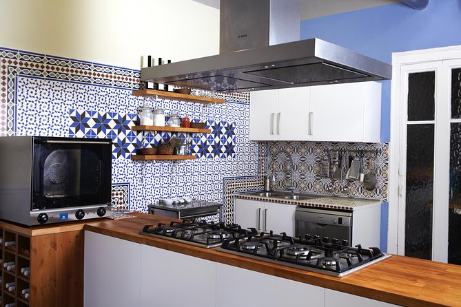 Paella Cooking Class Las Ramblas & Boqueria Market in Barcelona - Meeting Point and Tour Logistics