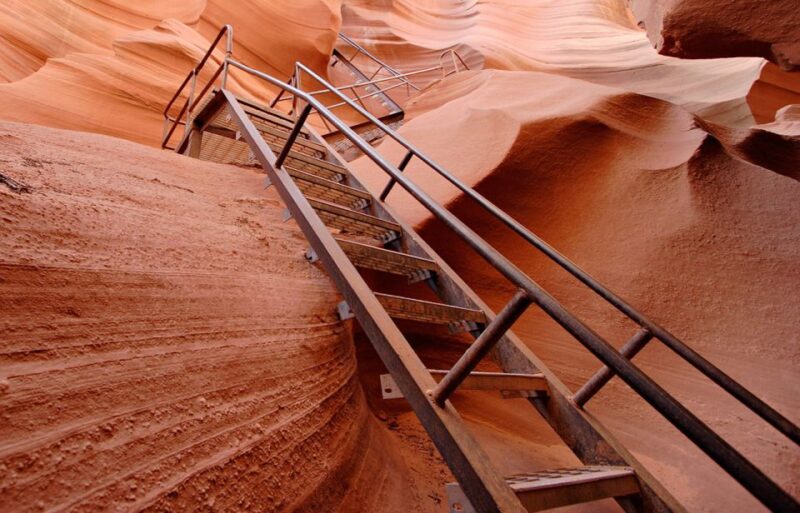 Page: Lower Antelope Canyon Ticket and Guided Hiking Tour - The Significance of the Navajo Guide