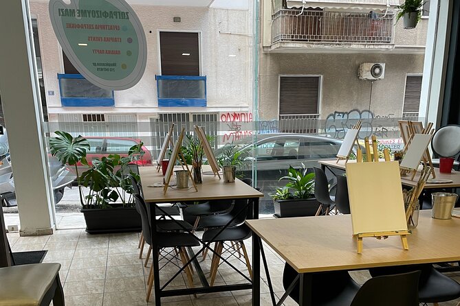 Paint & Sip in Athens - Accessibility and Group Size