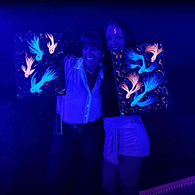 Paint & Wine in Barcelona: art, wine, and music in a unique atmosphere - Accessibility and Practical Tips for Visitors