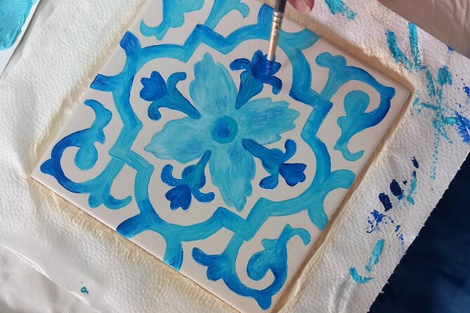 Painting of tiles & cocktails in Baixa do Porto - Portos Baixa: The Perfect Setting for a Creative Escape