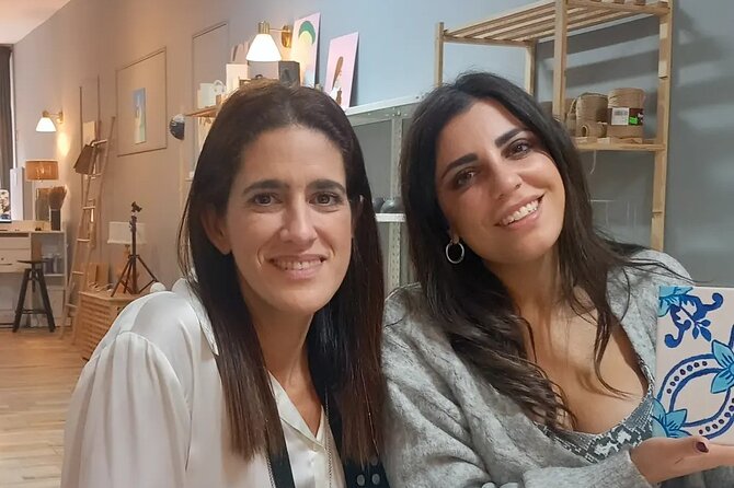 Painting of tiles & cocktails in Baixa do Porto - The Instruction Style and Atmosphere Created by Emanuel