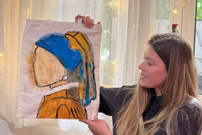 Painting on Tote Bags Workshop with Welcome Drink - Key Points