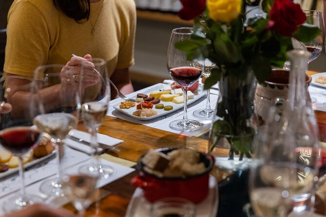 Palace District Evening Culinary, Wine, and History Walk - Exploring the Palace District’s Architectural Charm