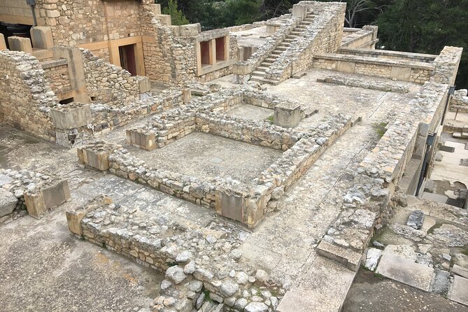 Palace of Knossos - Early Morning Ticket and avoid crowds - The Tour Guide: Expertise and Storytelling Style
