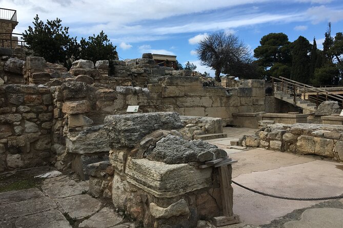 Palace of Knossos - Early Morning Ticket and avoid crowds - Logistics and Group Size for a Personalized Experience