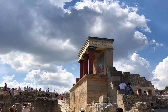 Palace of Knossos Small Group VIP Tour - Practical Details: Meeting Point and Tour Logistics