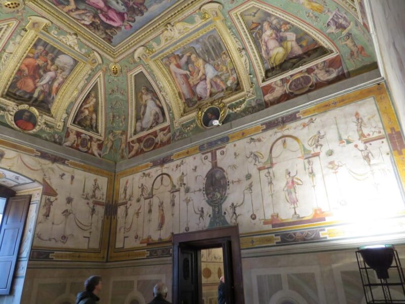 Palazzo Vecchio Secret Passages Tour & Lunch or "Gelato" - Small Group Dynamics and Personalized Attention