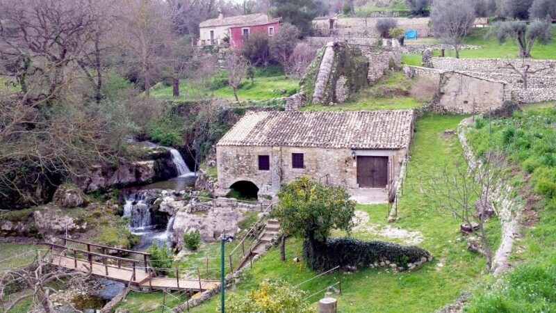 Palazzolo A.: from corso Vittorio Emanuele to the watermill - Visiting the Santa Lucia Mill Museum