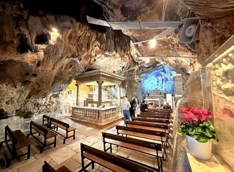 Palermo Experience: Monreale, Catacombe e Mondello con Cibo - From the Basilica Cloisters to the Famed Catacombs