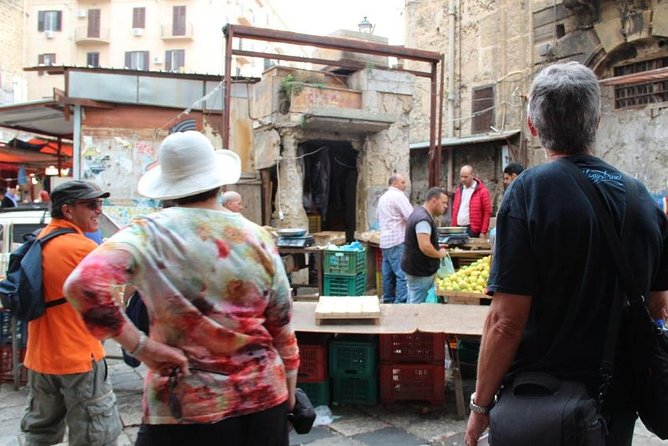 Palermo Food Tour: Discover the typical Street Food with a Chef - Enjoying the Full Lunch and Drinks in Authentic Settings