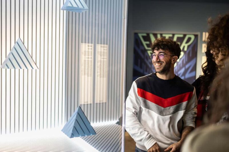 Palermo Museum of Illusions: an interactive experience for all ages - Exploring the Main Installations: Upside-Down Rooms and Illusion Zones