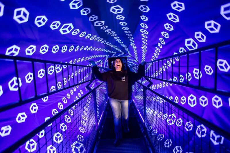 Palermo Museum of Illusions: an interactive experience for all ages - The Experience of the Staff and Guided Explanations