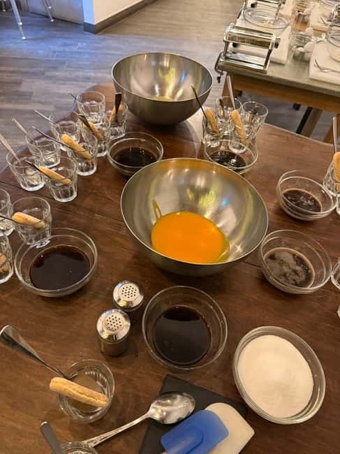 Palermo: Pizza & Tiramisu Class with Free Flowing Fine Wine - Key Points