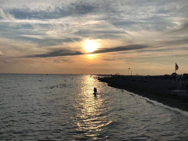 Palermo: Sunset boat tour with aperitif and local food - Key Points