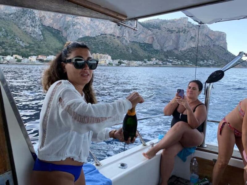 Palermo: Sunset boat tour with aperitif and local food - Starting Point at Molo Trapezoidale