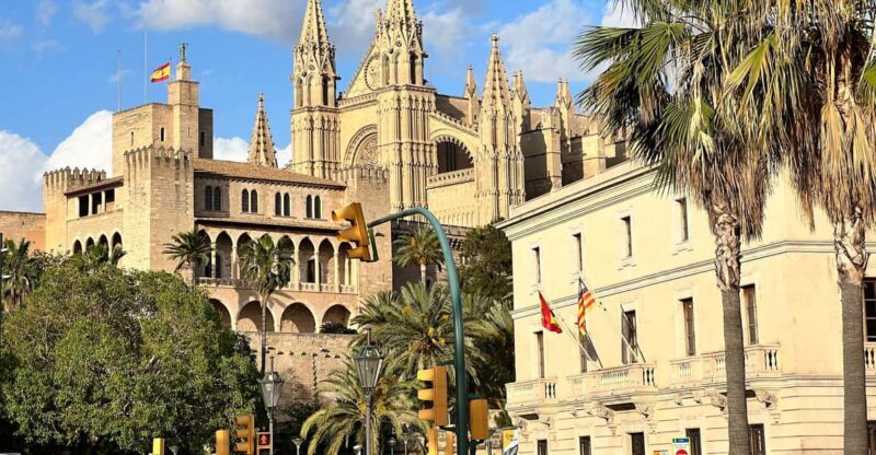 Palma authentically. City tour with snacks and wine - Market Hall Tastings and Culinary Highlights