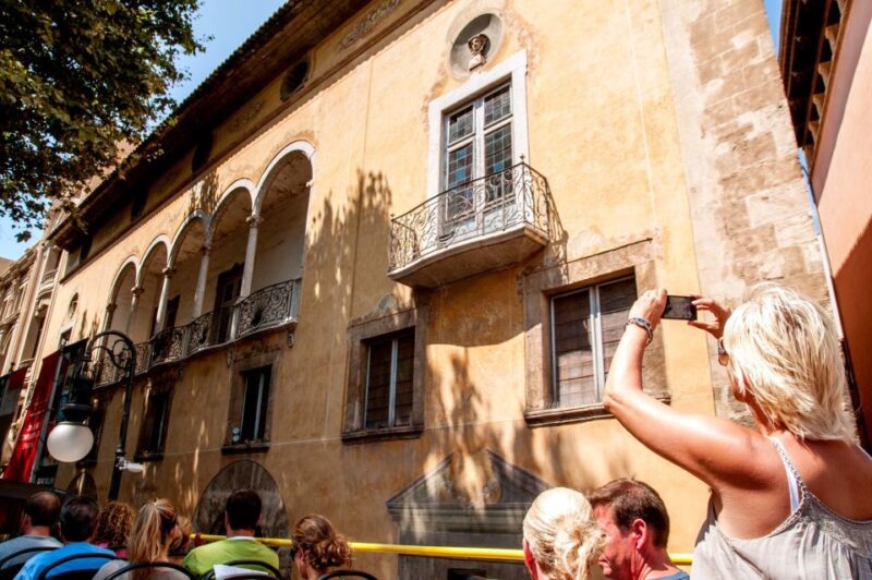 Palma de Mallorca: City Sightseeing Hop-On Hop-Off Bus Tour - Exploring Plaza del Mercat and the Old Towns Narrow Streets