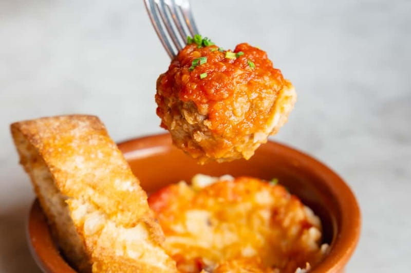 Palma de Mallorca: Gourmet Tapas and Wine Tour - Tasting at Bar SOli 13 in Palma’s Old Town