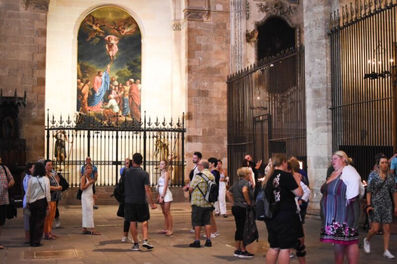 Palma de Mallorca: Old Town and Cathedral Tour - The Guide’s Expertise and Storytelling Style