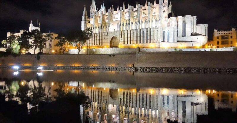 Palma de Mallorca: Old Town Atmospheric Evening Tour - Insider Tips and Local Hotspots